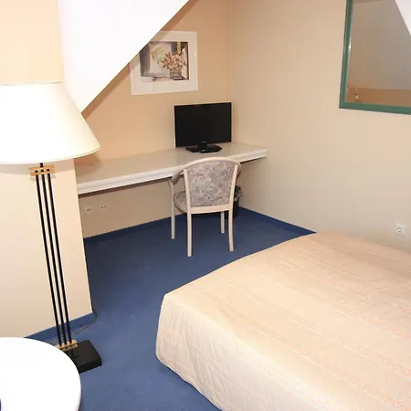 מלון Ilmenauer Hof 3*